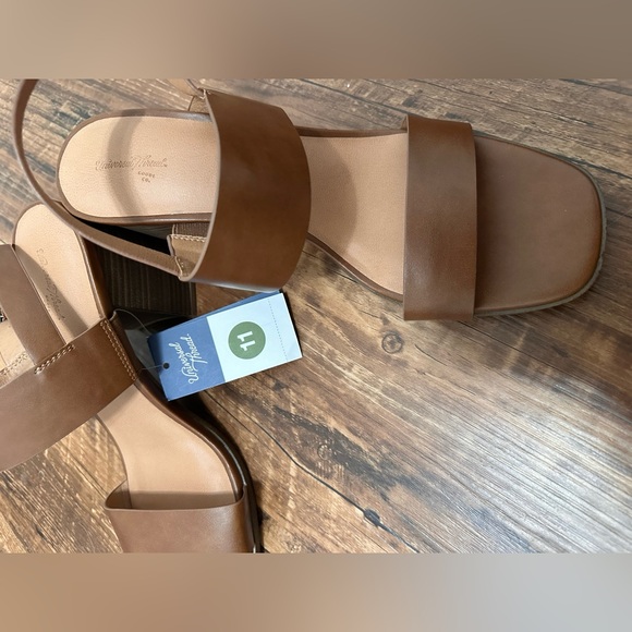 Universal Thread Brown Block Heel Sandals - Picture 3 of 5